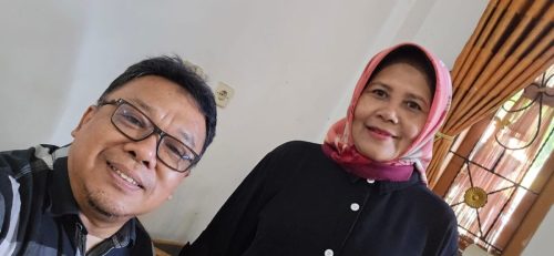 Penyerahan-Kadeudeuh-Ibu-Euis-Mumun